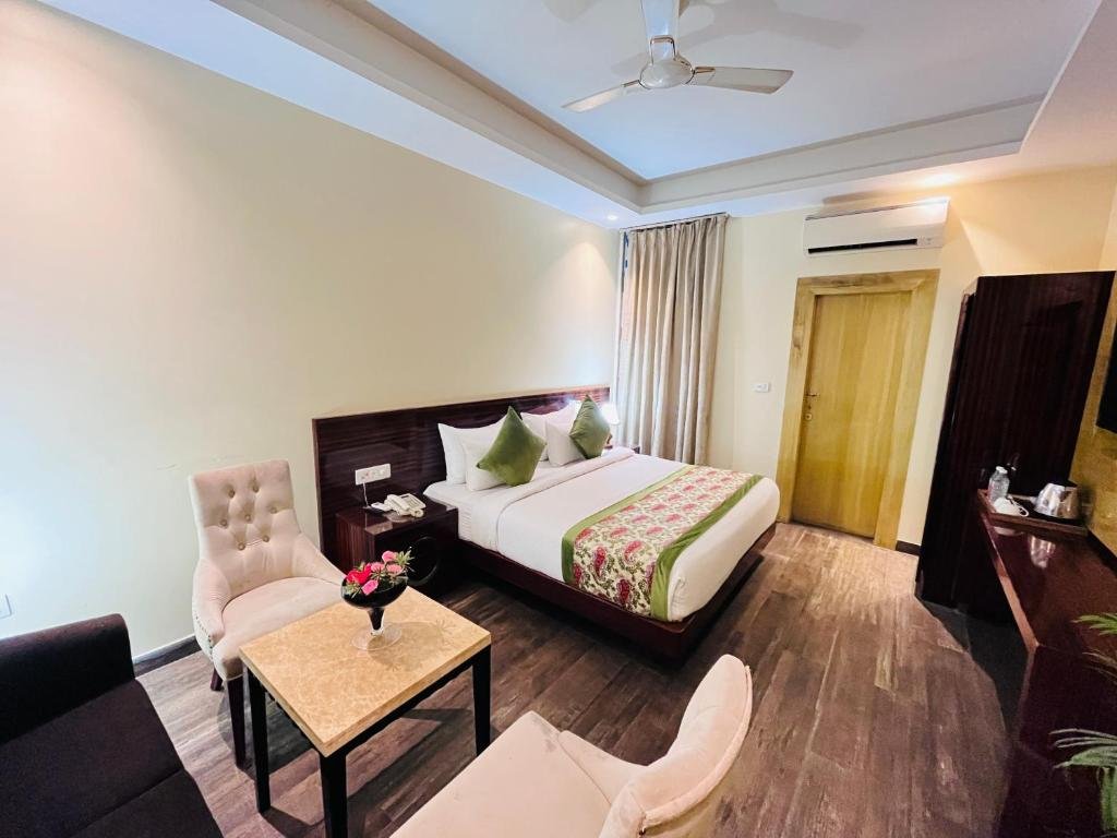 Divine Crest Inn Ayodhya