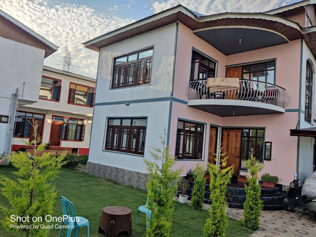 Kashmir Homestay - Near Gulmarg