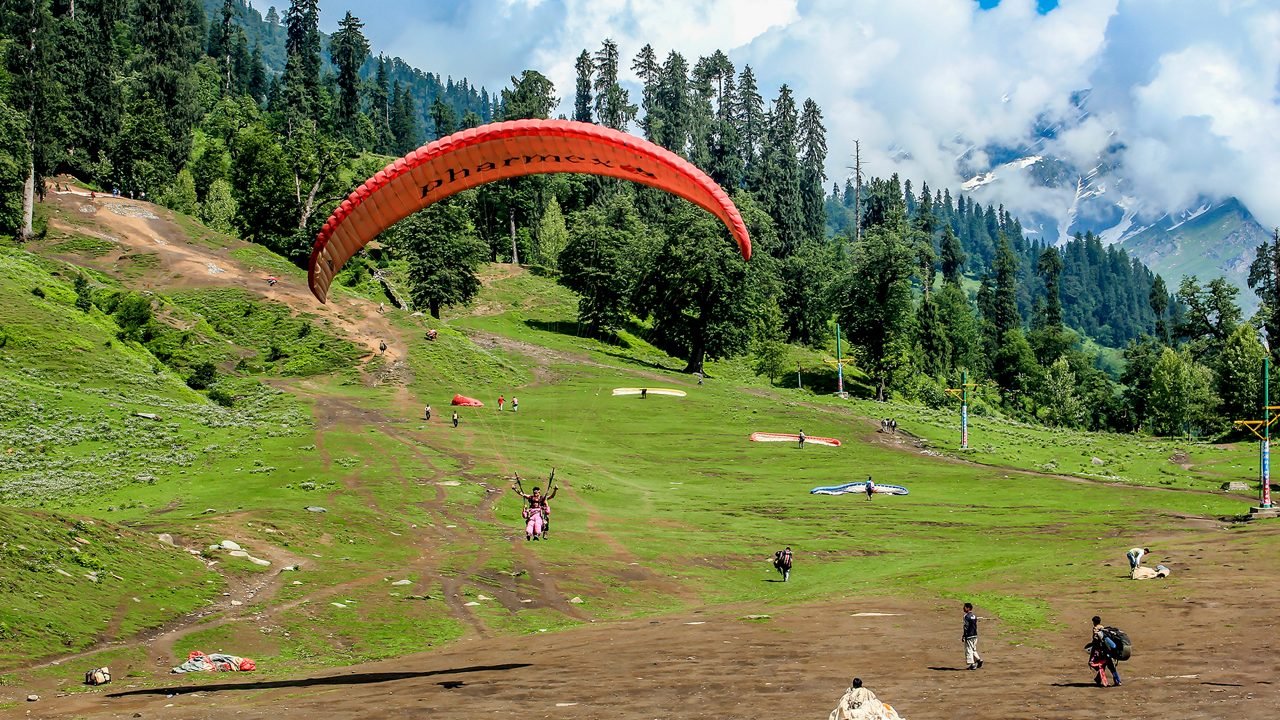 🏔️ Mesmerizing Kullu & Manali Tour Package ❄️🚘
